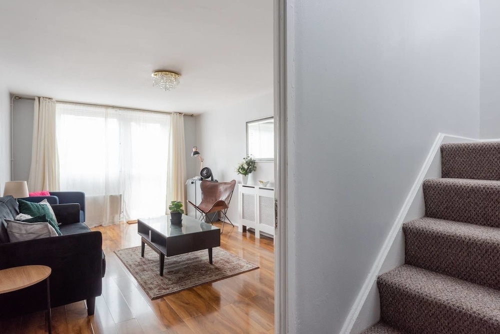 Stunning 2BR Flat Near Burgess Park W/garden