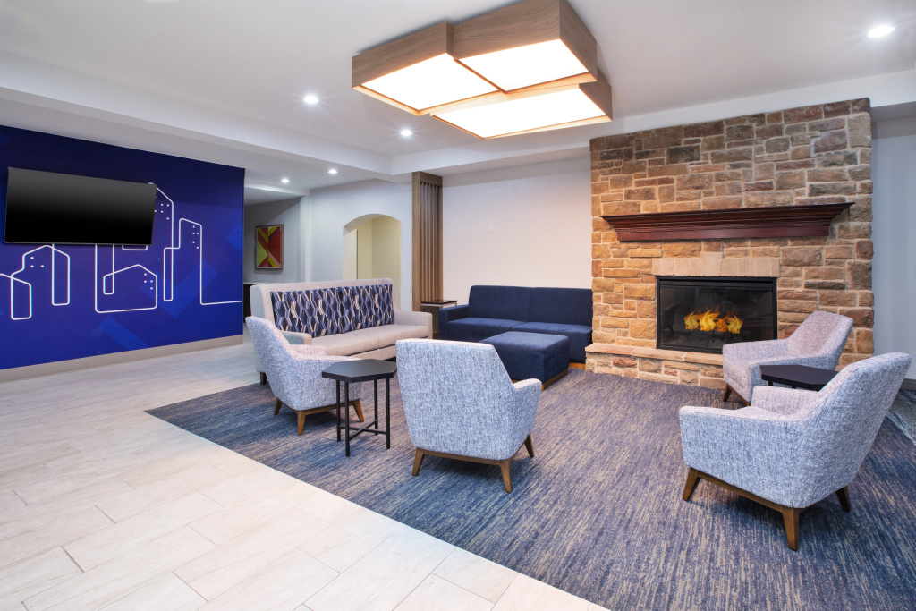 Holiday Inn Express & Suites Milwaukee NW - Park Place by IHG