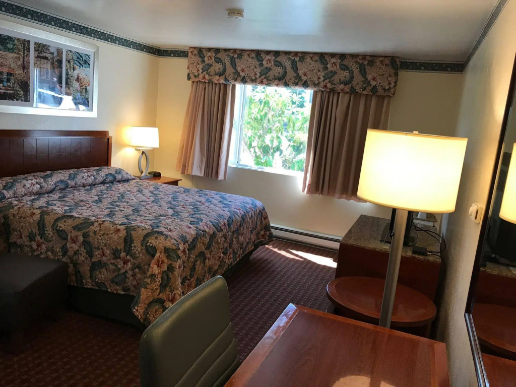 Riviera Inn