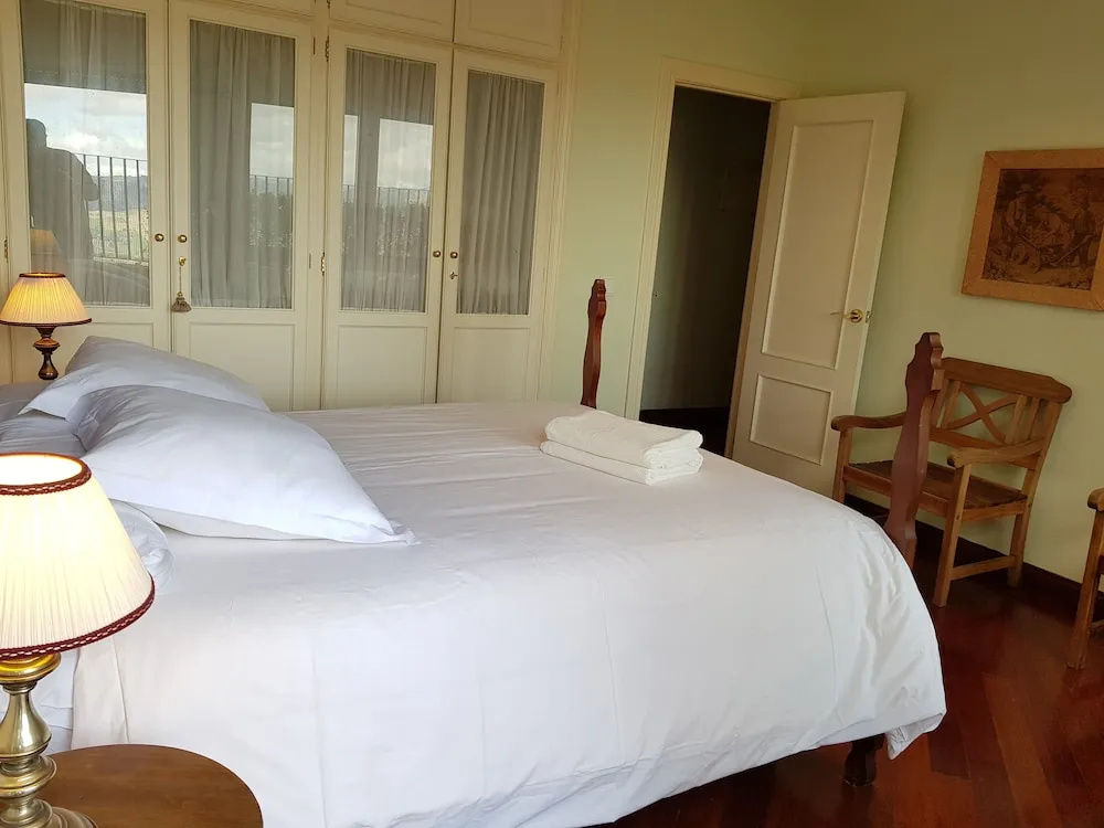 Views & luxury in Old Town