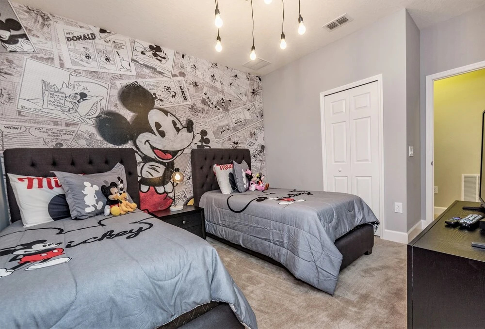 Solterra - 7004 Oak Wood Street