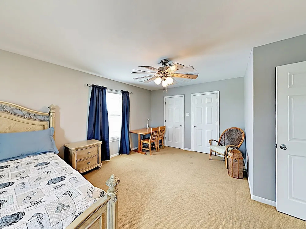 New Listing! Stilted : Bay Views, Fenced Yard 3 Bedroom Home