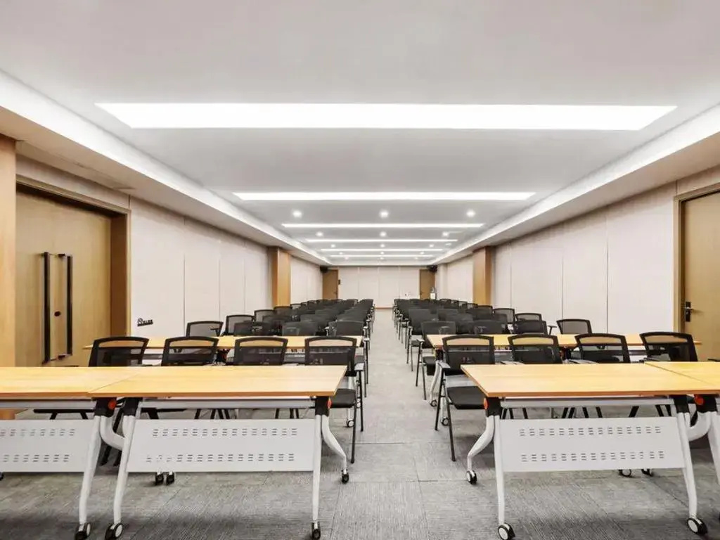 Vienna Hotel (Shanghai Jing'an  Darongchng Gaoping Road)
