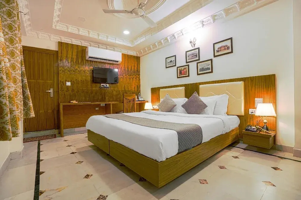Royal Rafahiya - A Rooftop Lake View Hotel Near Lake Pichola