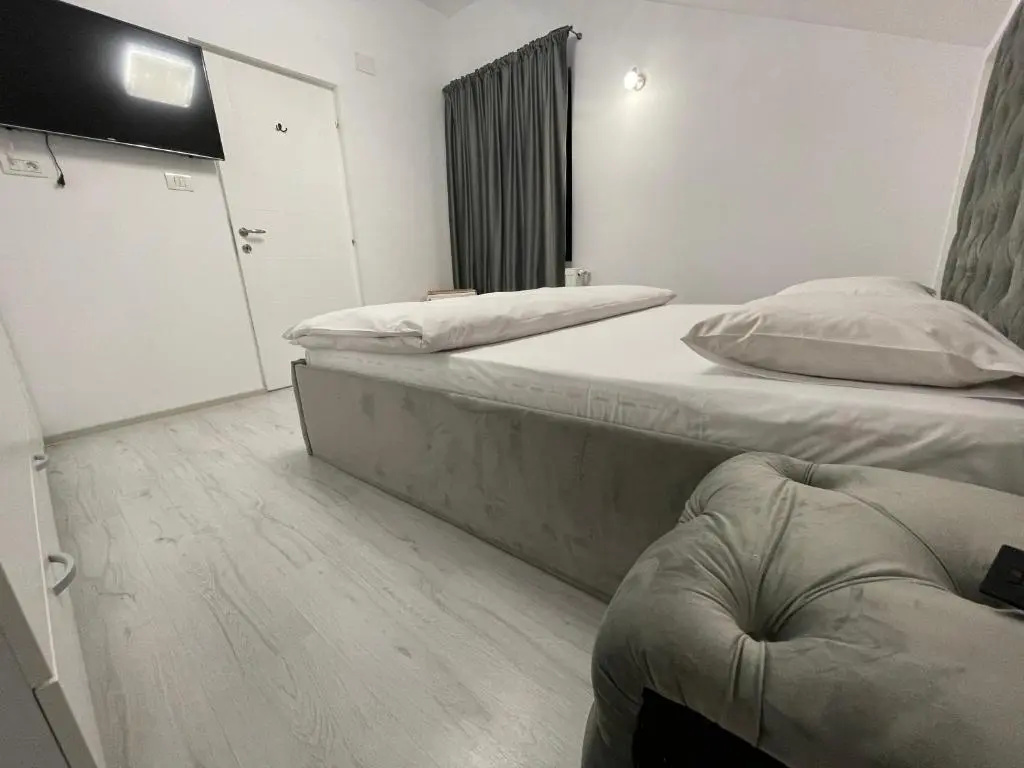 Jolie Luxury Apartments II