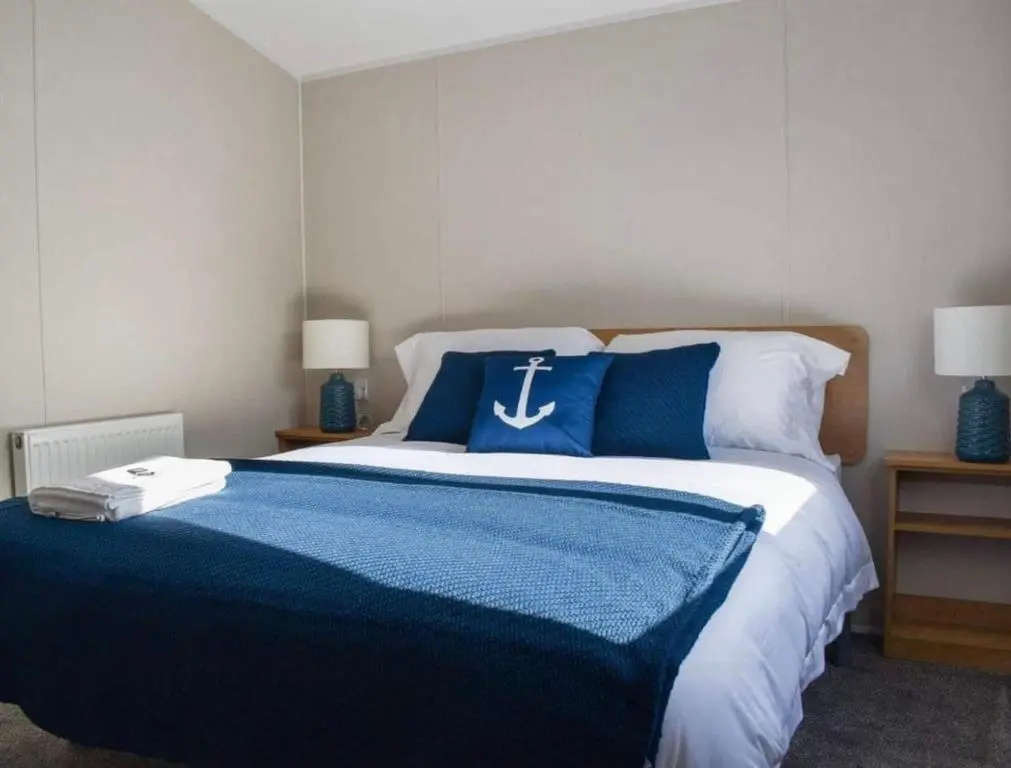 2 Bed - Sleeps 6 - 15min Walk to Beach