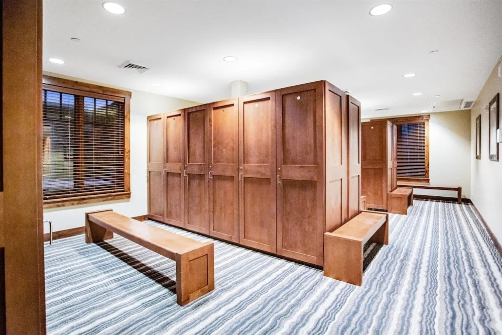 Luxury 4 Bedroom Penthouse Rental Off Main Street Within Walking Distance To Peak 9