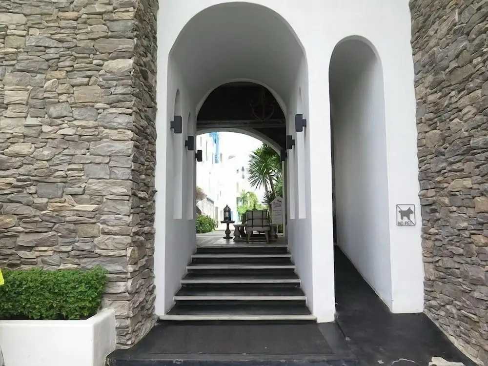 Chelona huahin beachfront resort condo
