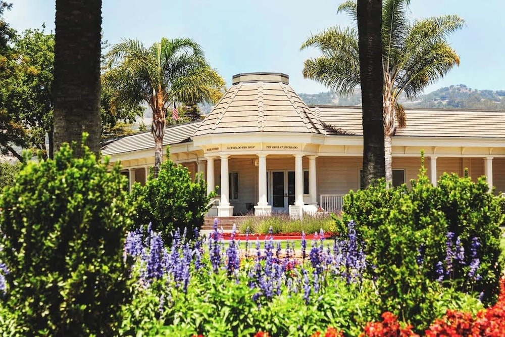 Luxury Napa Condo Golf Views & Prime Location