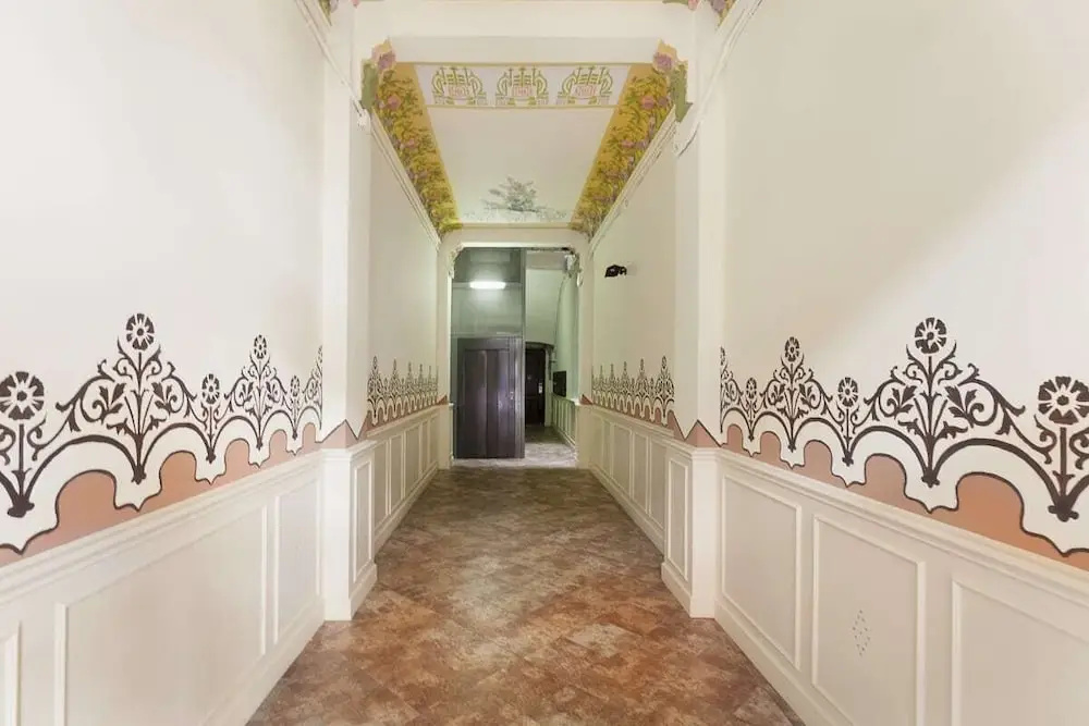 Welcoming 2 Bed With Balcony in Gracia