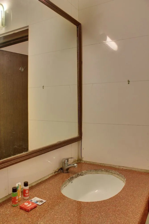 OYO 358 Hotel Golden Leaf