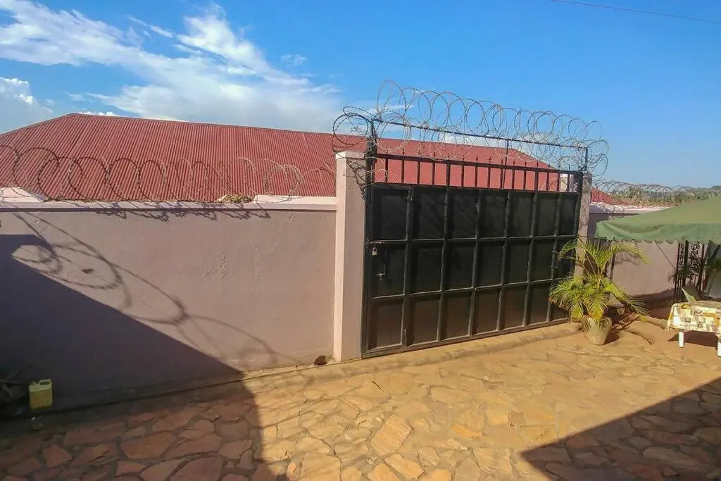Maison, 15 min walk to acacia with Free Wi-Fi
