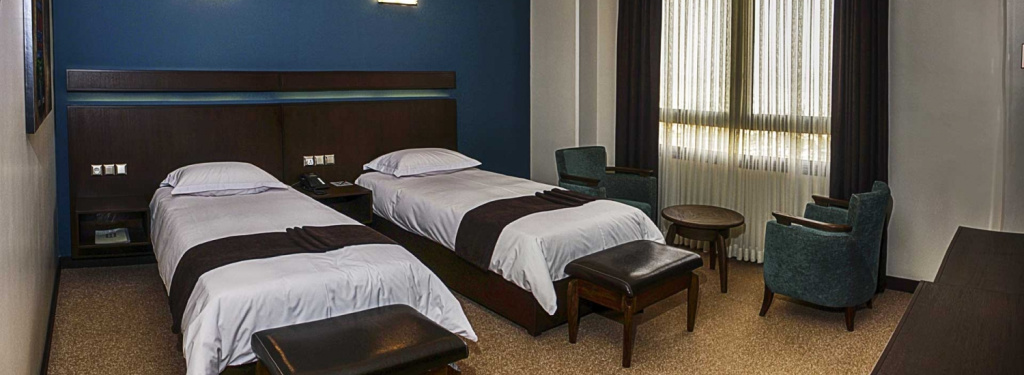Eskan Alvand Hotel