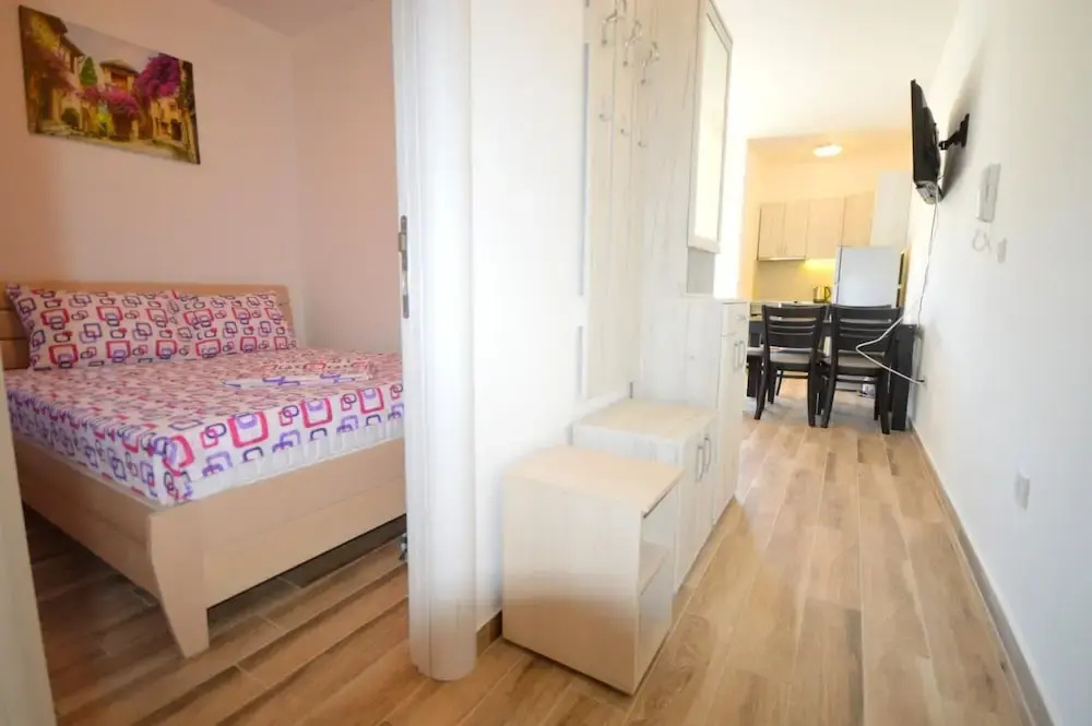Isidora Apartments