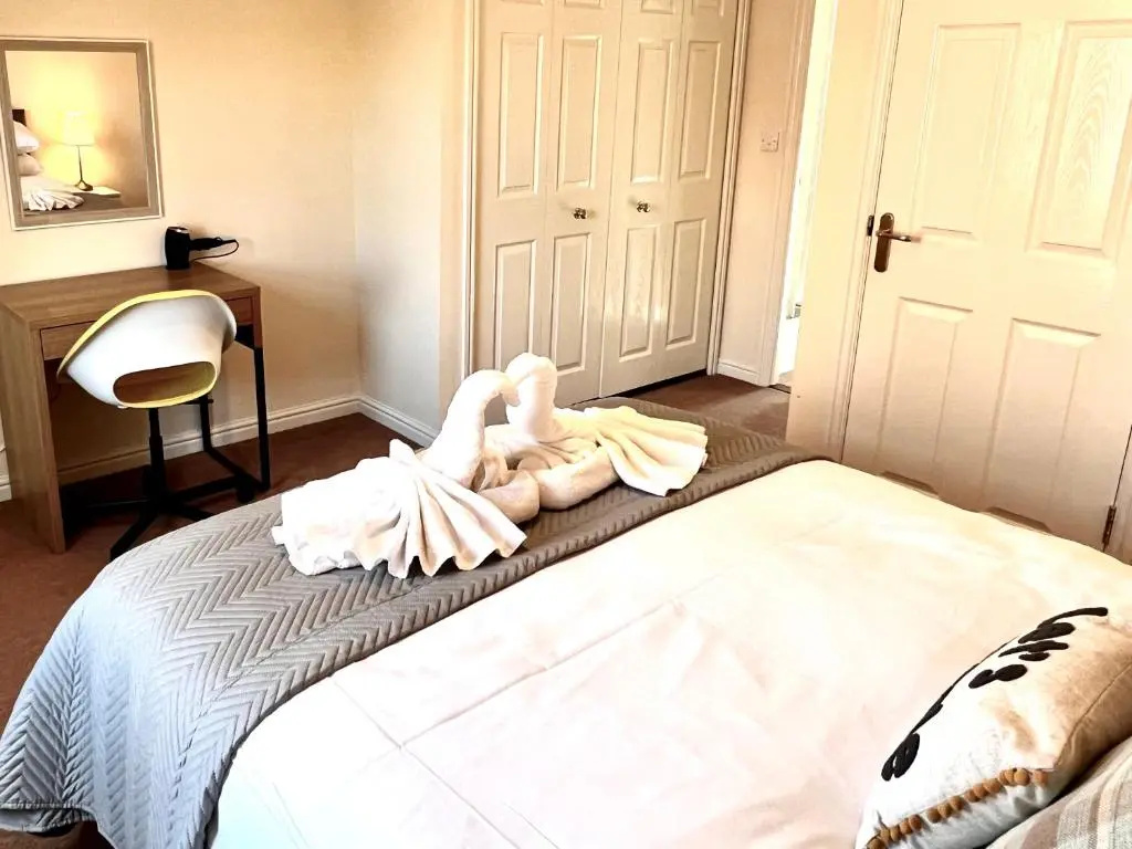 Beautiful 3-bedroom house, city centre, parking