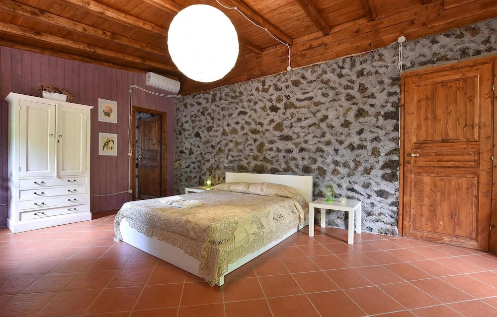 Amazing Home in Santa Venerina With Outdoor Swimming Pool, Wifi and 3 Bedrooms