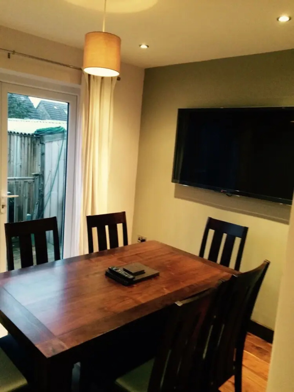 3 Bed House In Harrogate 2 Hot Tubs & Pet Freindly