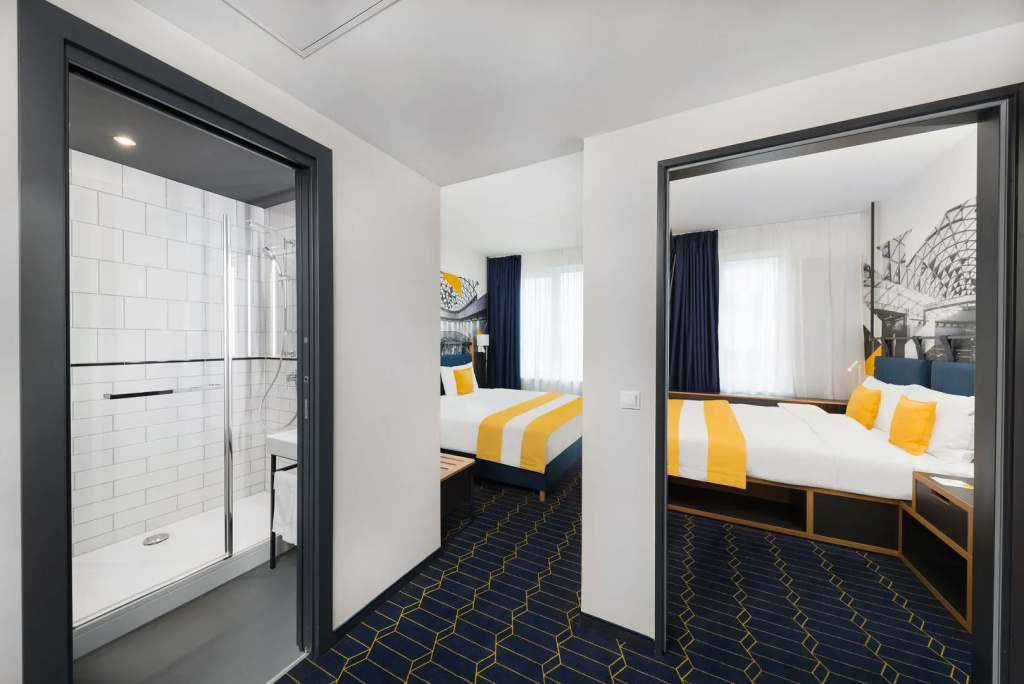 D8 Hotel