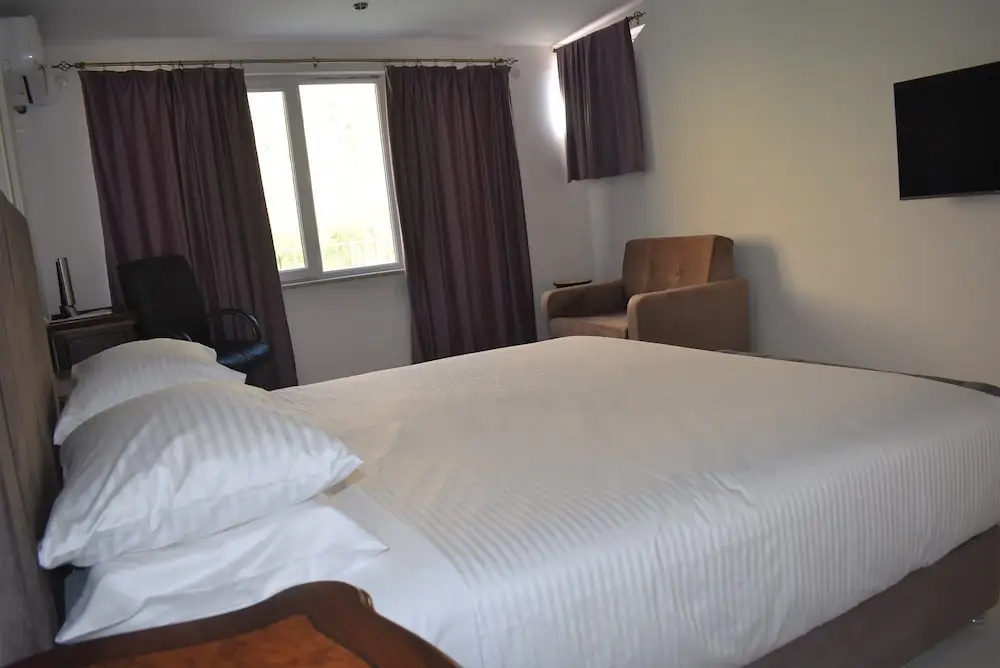 Areni Lodge 