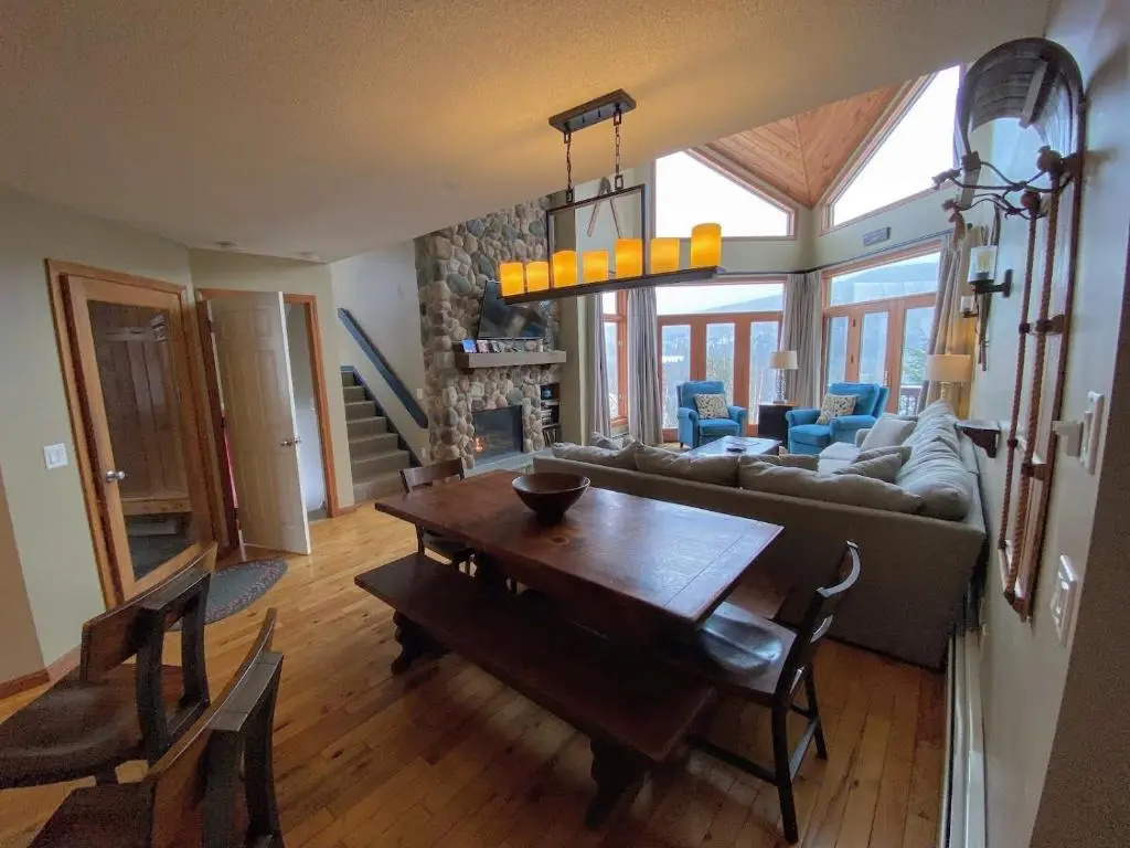 CR1 Top Rated Ski-In Ski-Out Townhome Great views fireplaces fast wifi AC - Short walk to slopes