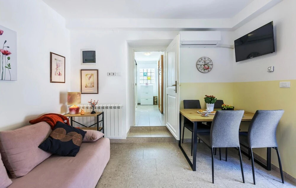 Stunning Home in Loborika With 1 Bedrooms and Wifi