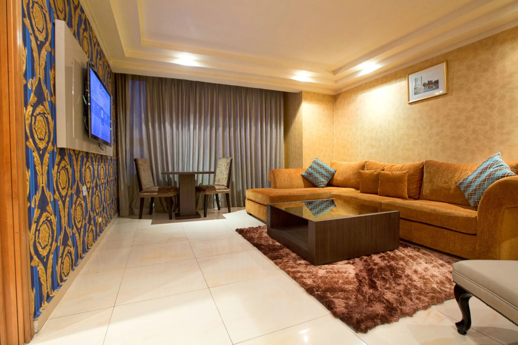 Victoria Crown Plaza Hotel