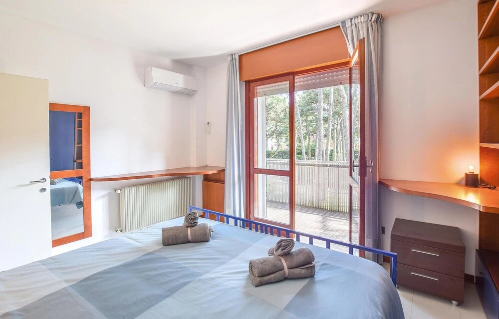 Awesome Apartment in Lignano Sabbiadoro With Outdoor Swimming Pool, Wifi and 4 Bedrooms