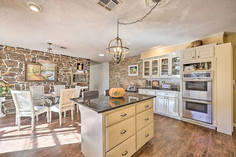 7 Mi to Lake Expansive Rogers Villa with Pond!