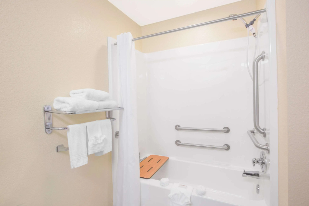 Microtel Inn & Suites by Wyndham Albertville