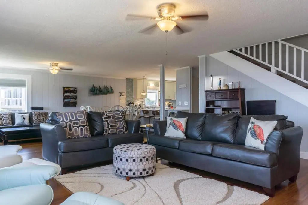Breezy Oaks by Oak Island Accommodations