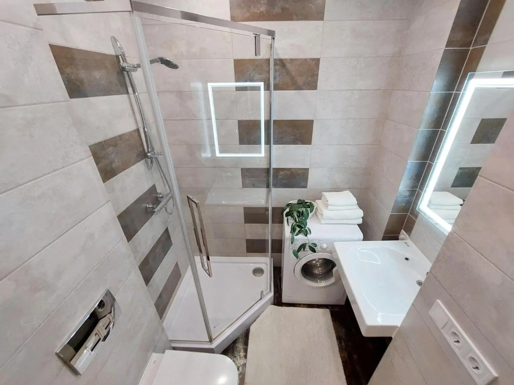Monro Apartment