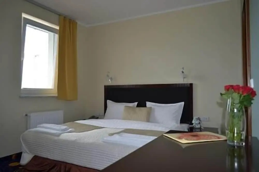 Hotel 365