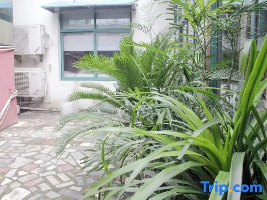 Yuzhou Business Hotel