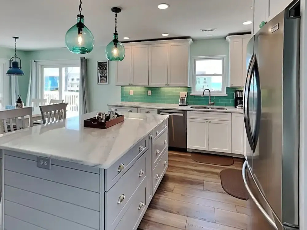 Salty Seahorse by Topsail Realty