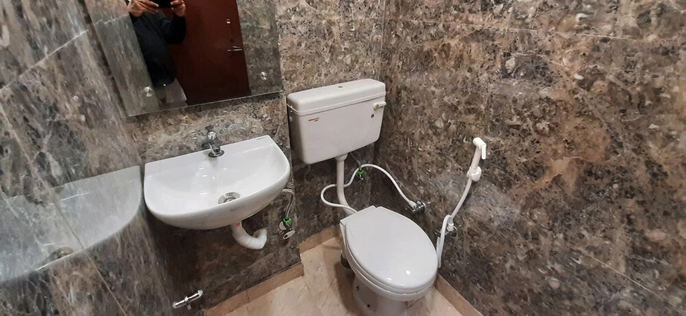 Luxury Flat in Foreigner Areof Lajpat Nagar With Fully Equipped Kitch