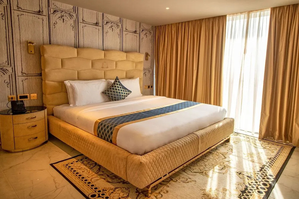 No 1 Oxford Street Hotel And Suites