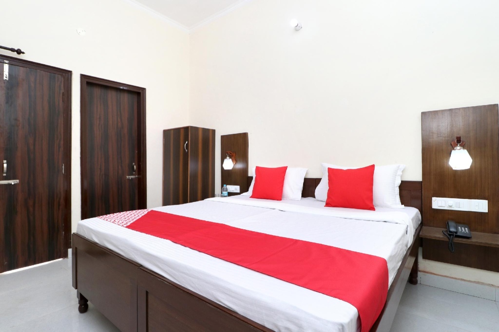 OYO 24122 Hotel Sharnam