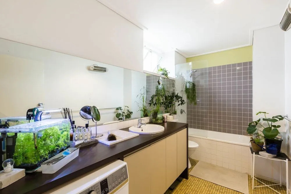 ISAAC, 1BDR South Melbourne Apartment