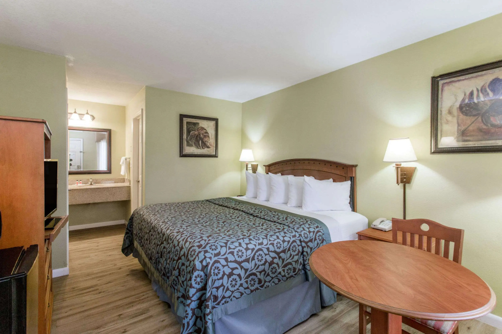 Days Inn by Wyndham Ormond Beach