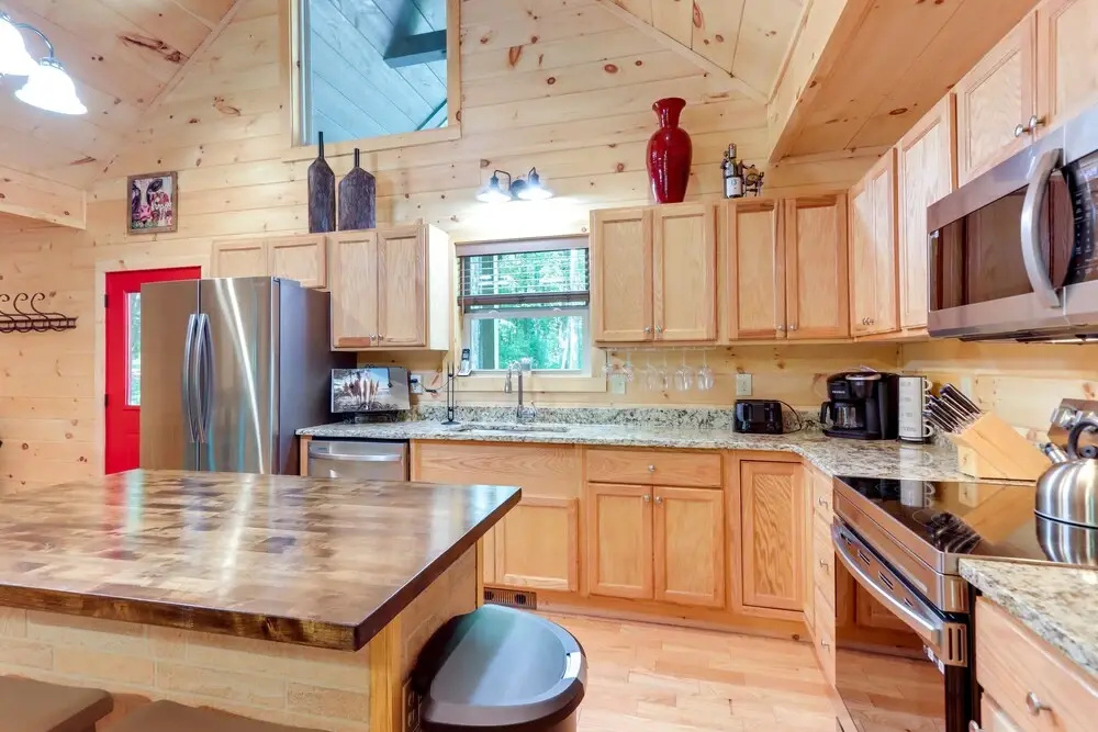 Blue Ridge Mountains Cabin w/ Hot Tub & Game Room!
