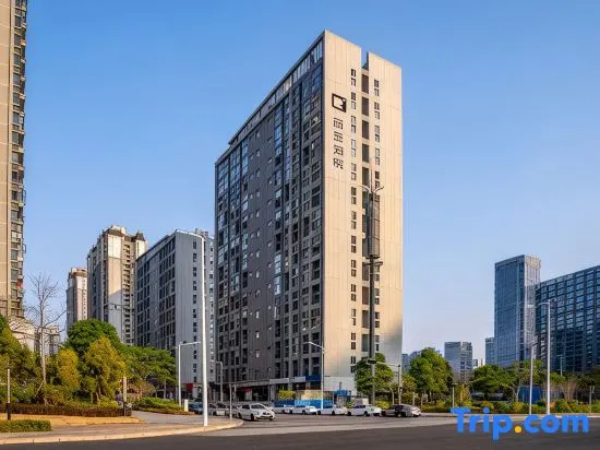 Rezen Retreat Nanning Wuxiang New District Headquarters Base Subway Station