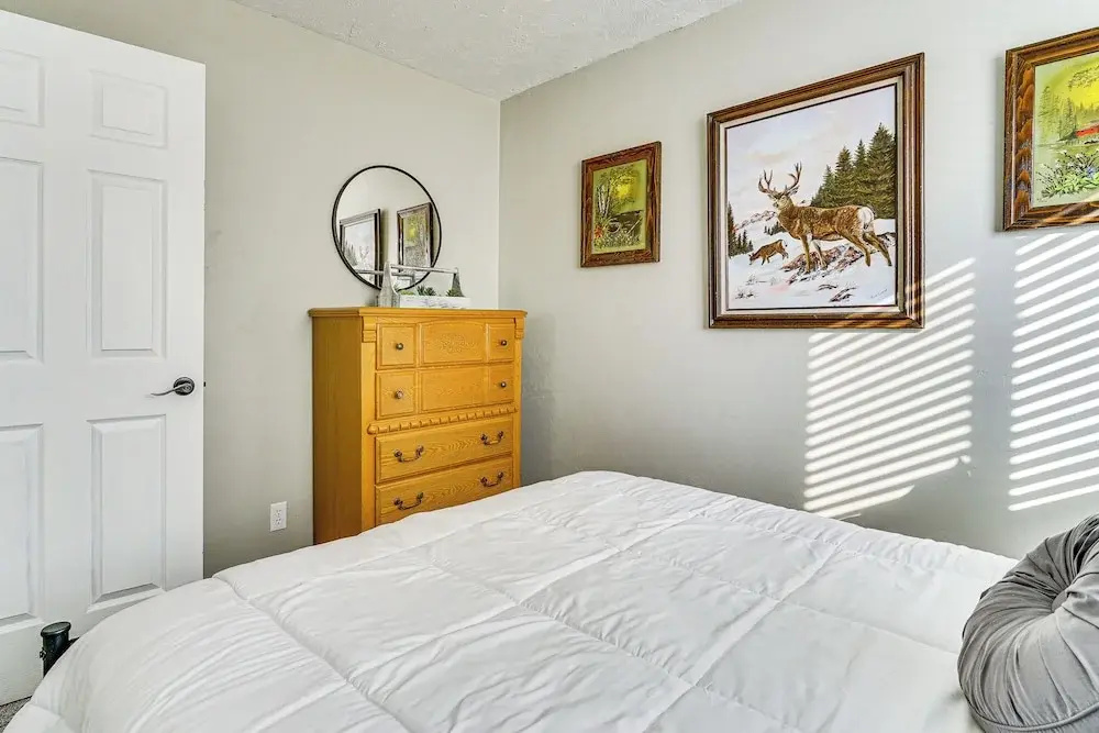 Private Yard & Basketball Hoop: Bright SLC Escape