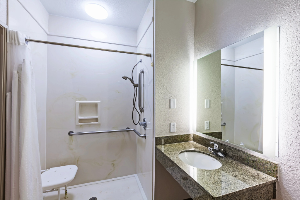 Holiday Inn Express & Suites Tulsa S Broken Arrow Hwy 51 by IHG