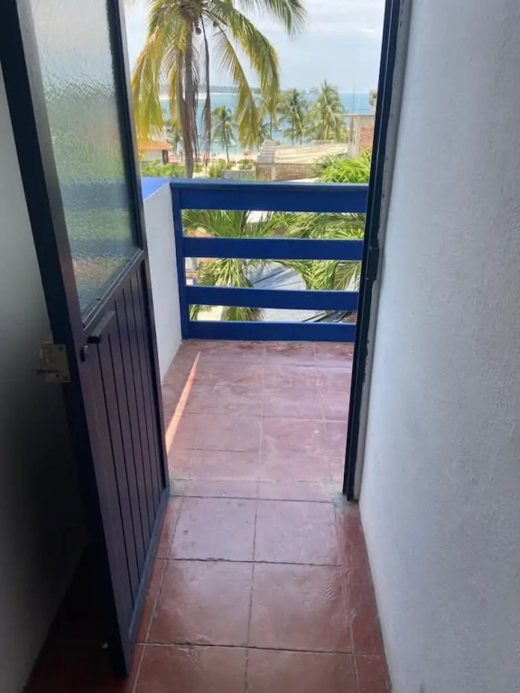 MayFlower Hotel & Hostal