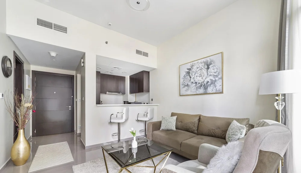 WelHome - Chic Apartment in Liveliest Area in Business Bay