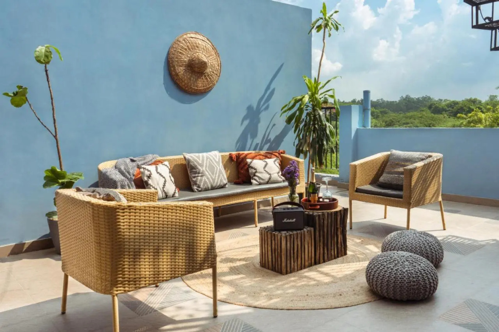 Minimalist Poshtel & Suites