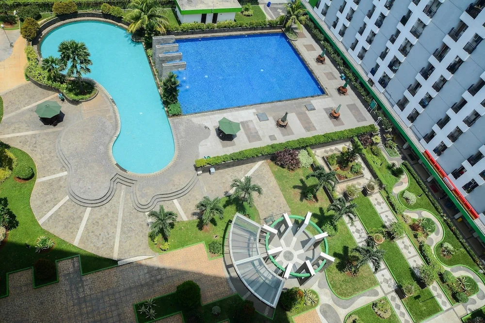 Parquette Studio Green Lake Apartment near Ciputat By Travelio