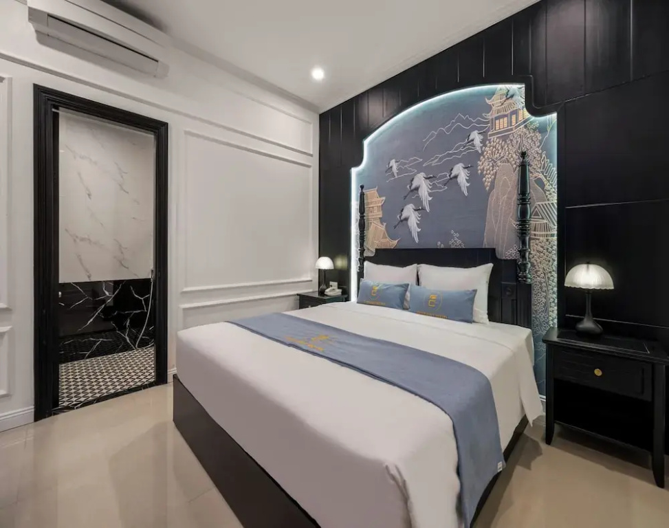 The Elegant Boutique - Hue
