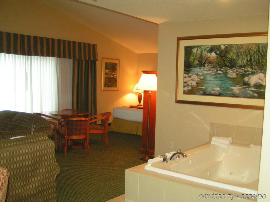 Holiday Inn Express Hotel & Suites Waterford by IHG