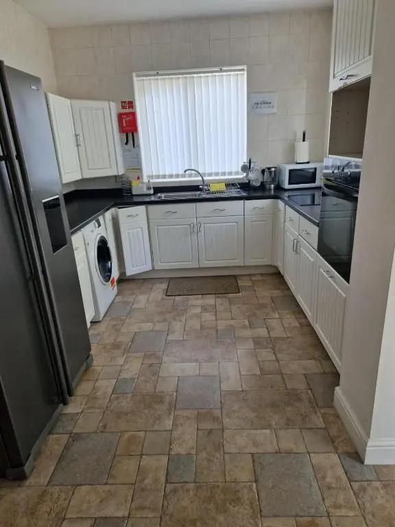 House - Sleeps 6 - Parking - Garden